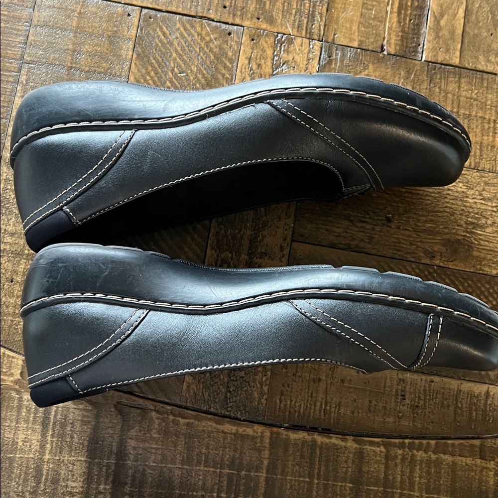 Clarks Women's Black Flats with Stitch Detail - Picture 3 of 4